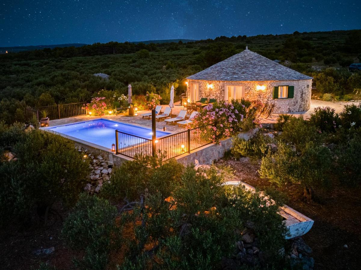 Island Getaway - Heritage House Mirce Exteriör bild